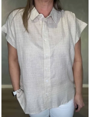 Nærbillede af ternet mønster på skjorte – TIPPY