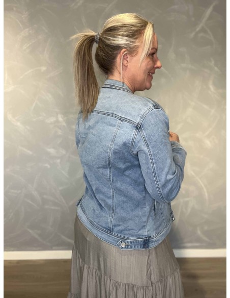 Bagside af lys denim jakke til kvinder – TIPPY