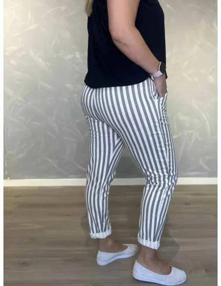 Bagside af lysgrå og hvid stribet sweatpants knickers til kvinder – TIPPY