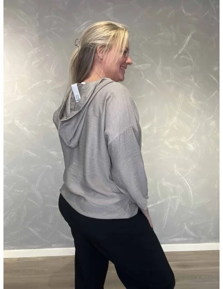 Bagside af grå let jakke til kvinder – TIPPY