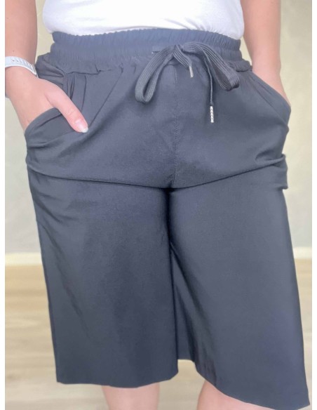 Snøre i talje på sort lange shorts – TIPPY