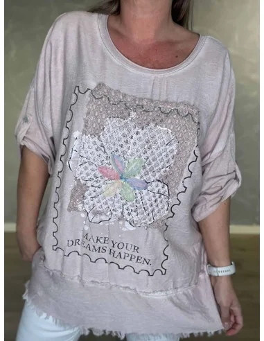 Nærbillede af blondeprint med blomst på tunika – TIPPY