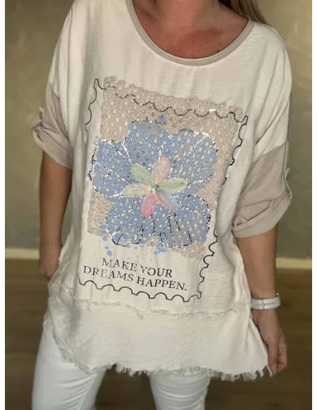Nærbillede af blondeprint med blomst på tunika – TIPPY
