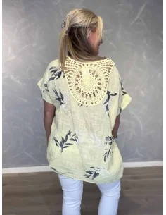 Gul bluse med bladprint og broderet ryg til kvinder – TIPPY Collection 2