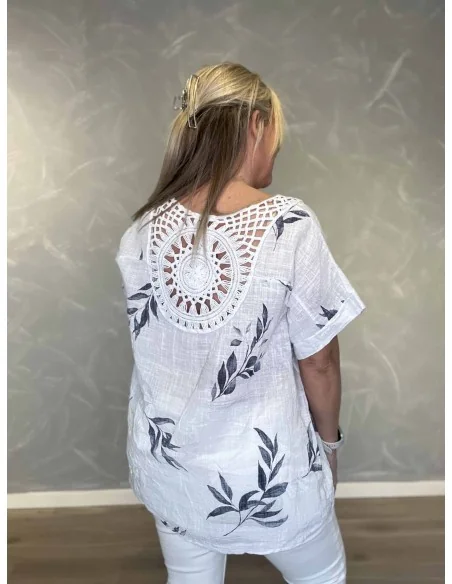 Bagside af hvid bluse med broderet ryg til kvinder – TIPPY