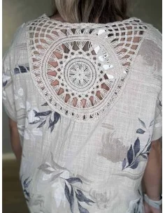 Sand bluse med bladprint og broderet ryg til kvinder – TIPPY Collection 2