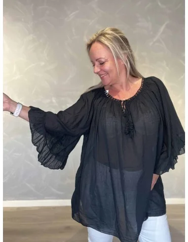Nærbillede af flæseærmer på tunika – TIPPY