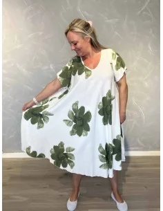 Hvid kjole med grønne blomster og vidde til kvinder – TIPPY Collection