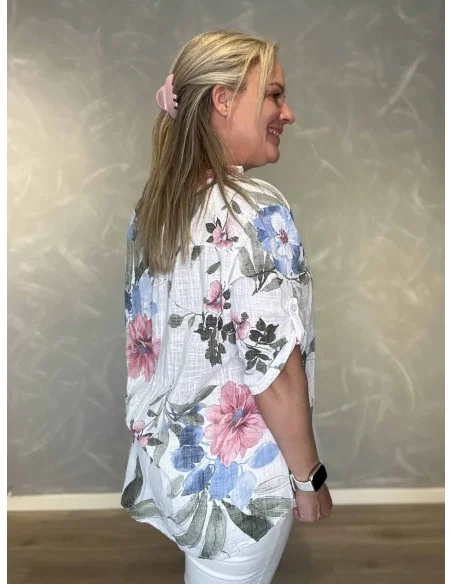 Bagside af blå skjorte bluse med rosa blomster til kvinder – TIPPY