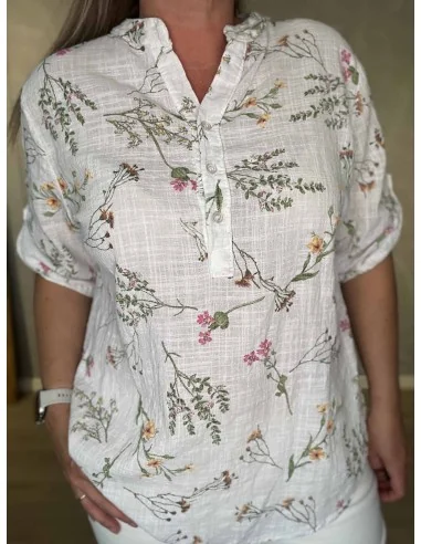 Nærbillede af blomsterprint på skjorte bluse – TIPPY