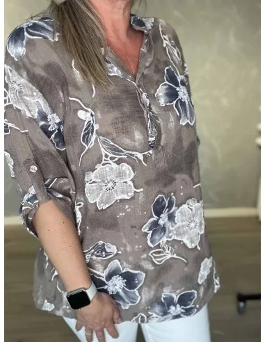 Nærbillede af blomsterprint på skjorte bluse – TIPPY