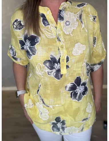 Nærbillede af blomsterprint på skjorte bluse – TIPPY