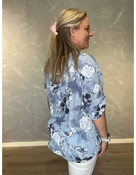Bagside af blå skjorte bluse med blomsterprint til kvinder – TIPPY