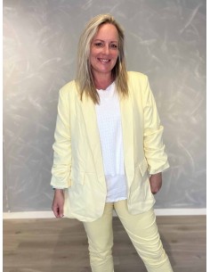 Gul blazer jakke med rynkede ærmer til kvinder – TIPPY Collection