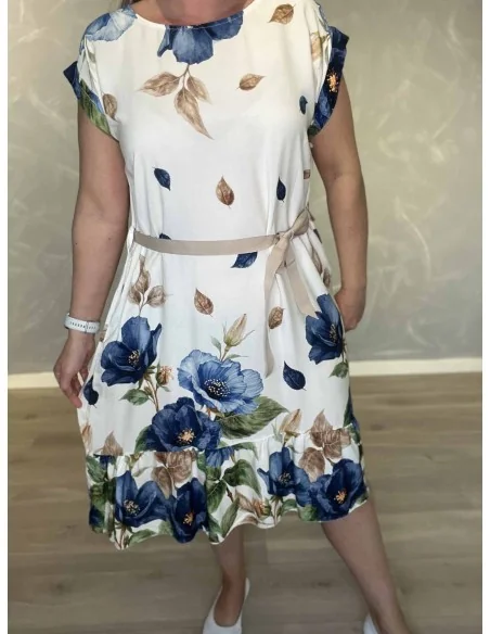 Taljebånd og blomsterprint på kjole – TIPPY