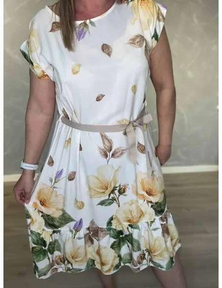 Taljebånd og blomsterprint på kjole – TIPPY