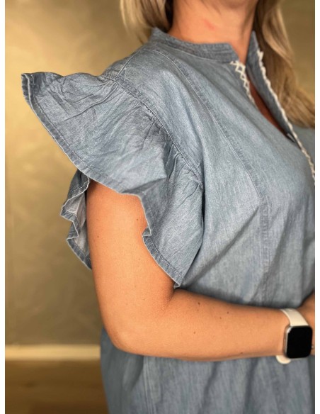 Broderi og flæseærmer på denim blå kjole – TIPPY