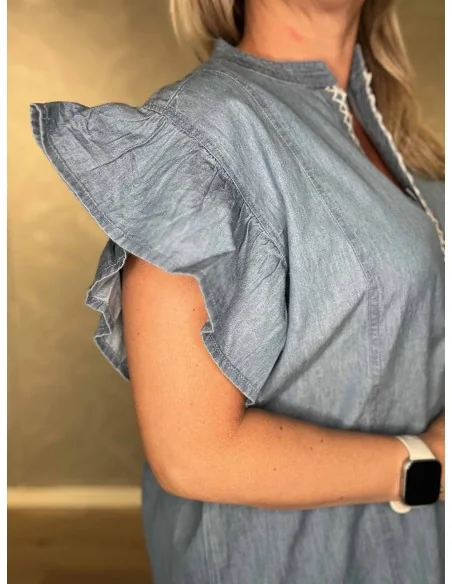 Broderi og flæseærmer på denim blå kjole – TIPPY
