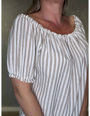 Pufærmer med elastik på beige bluse – TIPPY