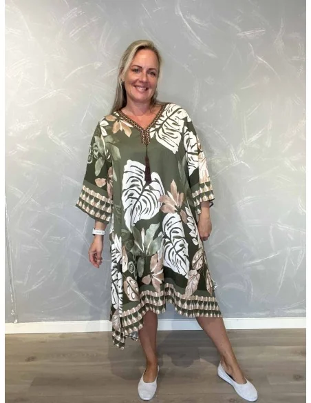Grøn print kjole med v-hals og asymmetrisk længde til kvinder – TIPPY Italian Select