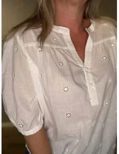 Hvid bomuldsbluse med broderi anglaise til kvinder – Design By TIPPY 2