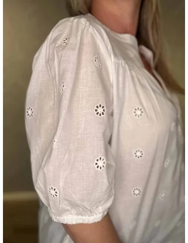 Nærbillede af pufærmer på bomuldsbluse – TIPPY”