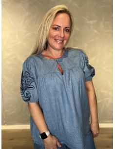 Denim blå bluse med broderiærmer til kvinder – Design By TIPPY