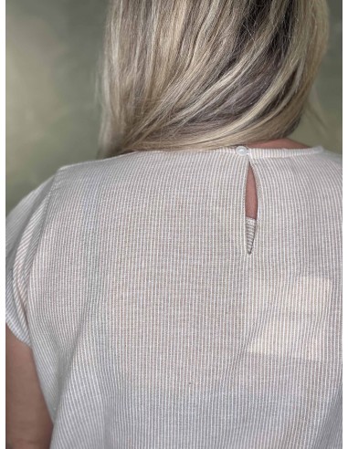 Bagside af beige bomuldsbluse til kvinder – TIPPY