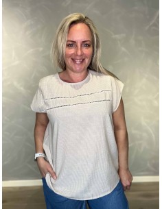 Beige stribet bomuldsbluse med hulmønster til kvinder – Design by TIPPY