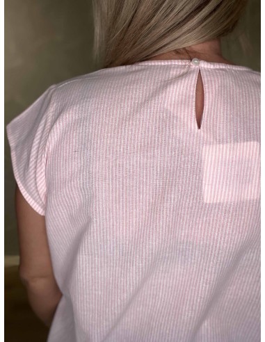 Bagside af rosa stribet bomuldsbluse til kvinder – TIPPY