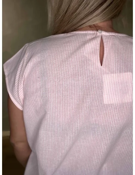 Bagside af rosa stribet bomuldsbluse til kvinder – TIPPY
