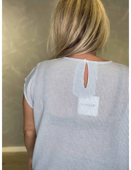 Bagside af sky blue bomuldsbluse til kvinder – TIPPY
