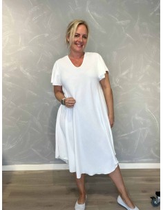 Hvid kjole med v-hals og flagermusærmer til kvinder – TIPPY Collection 2