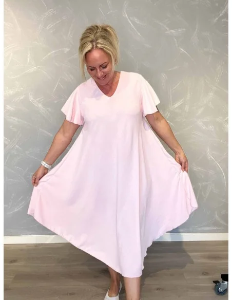 Rosa kjole med v-hals og flagermusærmer til kvinder – TIPPY Collection