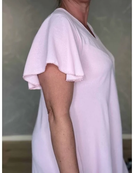 Flagermusærmer på rosa kjole – TIPPY