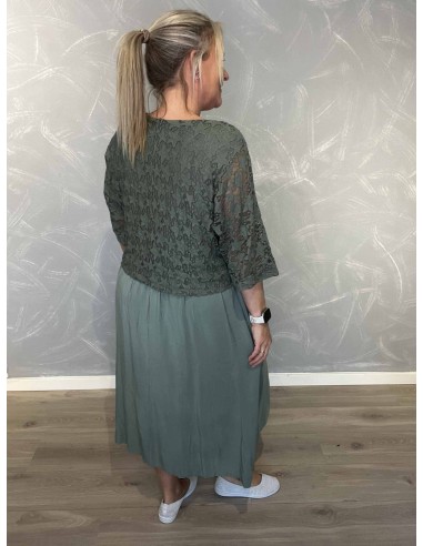 Bagside af grøn  kjole med blonde overdel – TIPPY