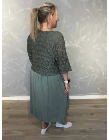 Bagside af grøn  kjole med blonde overdel – TIPPY