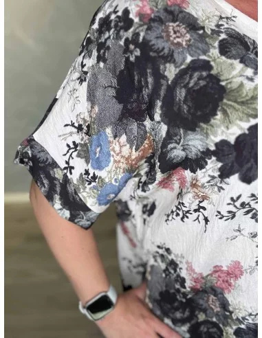 Nærbillede af blomster print på viskose bluse – TIPPY