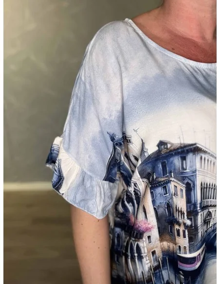 Nærbillede af flæseærme på viskose bluse – TIPPY