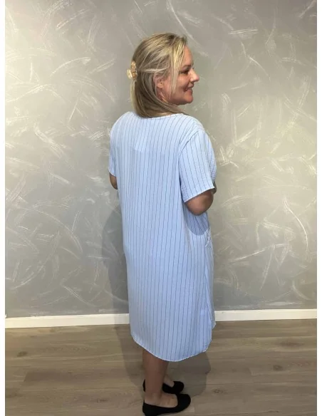 Bagside af sky stribet kjole til kvinder – TIPPY