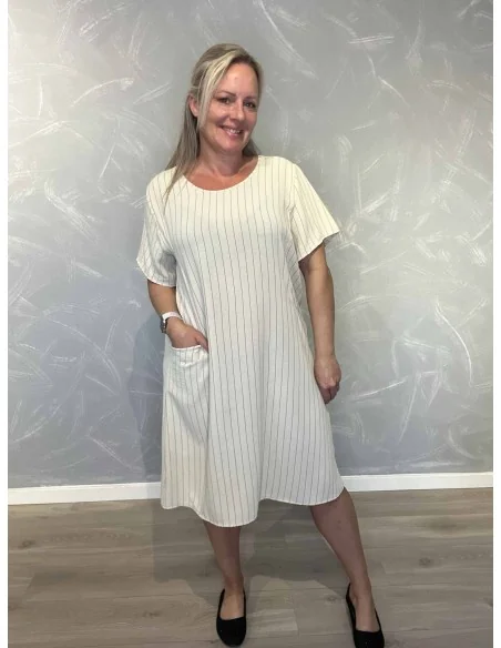 Sand stribet kjole i viskose med lommer – Tippy Italian Select TIPPY