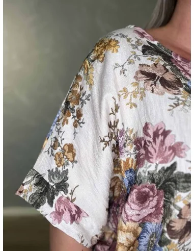 Nærbillede af blomster print på viskose bluse – TIPPY