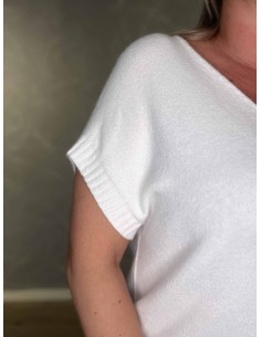 Hvid kortærmet sommerstrik med V-udskæring – Tippy Collection TIPPY 2