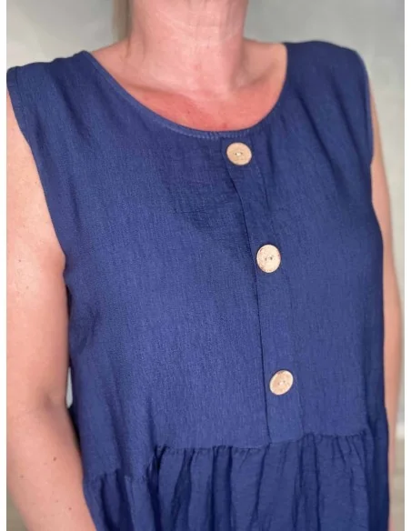 Knapdetaljer på navy midi kjole – TIPPY