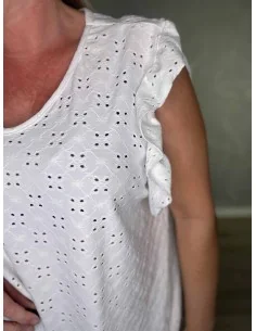 Hvid broderie anglaise bluse i viskose og polyester med flæsekant – TIPPY Italian Select TIPPY 2