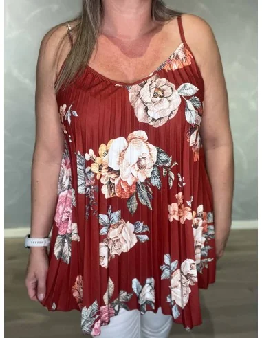 Nærbillede af plisséeffekt på blomsterprintet stroptop – TIPPY