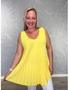 Gul plisset top i viskoseblanding med A-facon – TIPPY Collection TIPPY