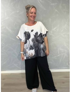 Sort sæt i polyester, viskose og elastan med blomsterbluse – TIPPY Italian Select TIPPY