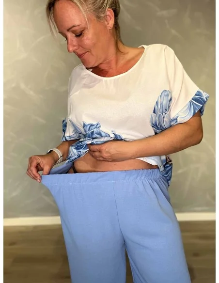 Nærbillede af elastik i livet på buker i polyester, viskose og elastan – TIPPY