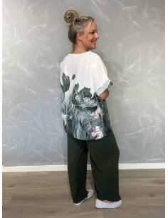 Grønt sæt i polyester, viskose og elastan med blomsterbluse – TIPPY Italian Select TIPPY 2